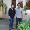 Thí sinh Đặng Thị Huyền và bố. (Ảnh: CTV/Vietnam+)