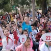 Học sinh hào hứng tham gia trò chơi trong lễ khai mạc cuộc thi. (Ảnh: BTC)