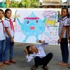 Học sinh trường xây dựng poster truyền thông về chủ đề tiết kiệm nước và bảo vệ môi trường (PV/Vietnam+)