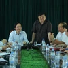 Bộ trưởng Bộ Giáo dục và Đào tạo Phùng Xuân Nhạ làm việc với lãnh đạo tỉnh Hưng Yên. (Ảnh: Minh Thu/ Vietnam+)