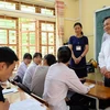 Thứ trưởng Nguyễn Hữu Độ động viên học sinh trước kỳ thi. (Ảnh: PV/Vietnam+)