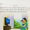 Sách Tiếng Việt lớp 1 với ngôn ngữ được cho là ngô nghê. (Ảnh: PM/Vietnam+)