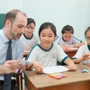 Các em học sinh hào hứng khi lần đầu tiên được học trực tiếp với giáo viên nước ngoài. (Ảnh: PV)