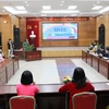 Cô giáo Nguyễn Phương Thảo, giáo viên Trường Tiểu học Vĩnh Hưng, quận Hoàng Mai trình bày về sáng tạo xây dựng website học tập ATM hạnh phúc. Ảnh: Thanh Tùng/TTXVN)