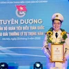 Phó Bí thư Đoàn Công an tỉnh Điện Biên Lò Văn Long nhận giải thưởng Lý Tự Trọng. (Ảnh: NVCC)