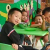 Niềm vui đến trường của các em nhỏ thụ hưởng dự án. (Ảnh: PV/Vietnam+)