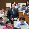 Bộ trưởng Đào Ngọc Dung trả lời chất vấn. (Ảnh: CTV/Vietnam+)