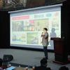 Các nhà khoa học trẻ chia sẻ các công trình nghiên cứu tại hội nghị. (Ảnh: PV/Vietnam+)
