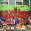 Trường tổ chức đón tết cho học sinh. (Ảnh: CTV/Vietnam+)