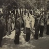 Giờ tập thể dục giữa giờ của học sinh Trường Pom Lót khi sơ tán trong rừng tre, năm học 1964-1965. (Ảnh: NVCC)