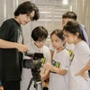 Học sinh được cung cấp thiết bị và được hướng dẫn làm phim. (Ảnh: BTC)