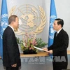 Ông Lê Hoài Trung, Đại sứ, Trưởng phái đoàn Đại diện thường trực nước ta tại Liên hợp quốc trình thư ủy nhiệm lên Tổng thư ký Ban Ki-Moon (Nguồn: TTXVN)