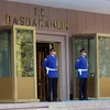 An ninh thắt chặt bên ngoài văn phòng của Thủ tướng Recep Tayyip Erdogan (Nguồn: AP)