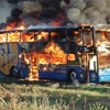 Video xe buýt "không người lái" cháy ngùn ngụt trên phố