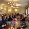 Các chuyên gia Nga trong một buổi gặp mặt của Hội Hữu nghị Việt-Nga ở Moskva năm 2011 (Nguồn: TTXVN)