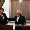 Ngoại trưởng Iran Mohammad Javad Zarif họp báo chung với người đồng cấp Nga Sergei Lavrov ở thủ đô Tehran (Nguồn: AÌP/TTXVN)