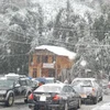 Tuyết rơi ngày càng dày ở Sa Pa làm nghẽn giao thông
