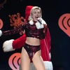 Miley Cyrus đăng ảnh ngực trần trên Twitter vì quyền phụ nữ