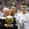 Cristiano Ronaldo trao Quả bóng Vàng cho cổ động viên vô danh