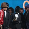 Video Daft Punk đeo mặt nạ robot lên nhận giải Grammy