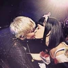 Màn "khóa môi" nóng bỏng của Miley Cyrus và Katy Perry (Nguồn: Twitter)