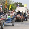 Nông dân Thái Lan lái máy kéo lên Bangkok biểu tình phản đối chính sách thu mua lúa gạo của chính phủ bà Yingluck (Nguồn: AFP/TTXVN)