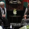 Tổng thống Chính quyền Palestine Mahmoud Abbas (trái) 