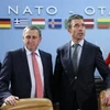 Quyền Bộ trưởng Ngoại giao Ukraine Andriy Deshchytsia và Tổng thư ký NATO Fogh Rasmussen (Nguồn: Reuters)