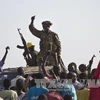 Binh sĩ Quân đội Giải phóng Nhân dân Sudan mừng chiến thắng sau khi giành lại quyền kiểm soát thành phố Malakal. AFP-TTXVN