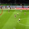 [Video] "Bóng ma" di chuyền trên sân ở trận Bayern-Dortmund?