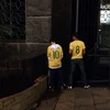 Thư Brazil: CĐV Nhật Bản nhặt rác, còn fan Brazil thì... tè bậy