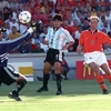 Xem lại tuyệt phẩm của Bergkamp vào lưới Argentina năm 1998