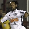 [Video] Pha "xỏ háng" cực kỳ điệu nghệ của Ronaldinho