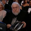Tác giả 'Game of Thrones' ngồi gõ máy chữ tại lễ trao giải Emmy