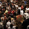 Biển người dự lễ tang thiếu niên da màu bị cảnh sát Mỹ bắn chết