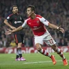 Alexis Sanchez đưa Arsenal vào vòng bảng Champions League
