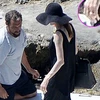 Đến lượt minh tinh Angelina Jolie lộ hình ảnh đeo nhẫn cưới