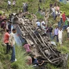 Ấn Độ: Xe khách bị nước lũ cuốn, 50 người có thể đã chết