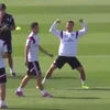 Ronaldo ăn mừng như "phát điên" khi xỏ háng Rodriguez