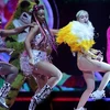 Miley Cyrus phô bày quá nhiều "da thịt" khi diễn ở Australia