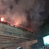 Hà Nội: Xe khách cháy dữ dội ở đường trên cao vành đai 3