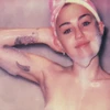 Miley Cyrus lại gây sốc khi đăng ảnh "nude" toàn thân