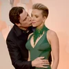 Ảnh Travolta hôn trộm Scarlett Johansson gây sốt trên mạng