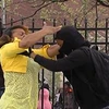 Bà mẹ nổi giận đánh đứa con trai tham gia bạo loạn ở Baltimore