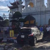 Tàu hỏa đâm ôtô ngay trước cổng chùa, 6 người thương vong