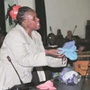 Nghị sĩ Zimbabwe gây "bão" khi đem đồ lót phụ nữ lên quốc hội