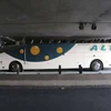 Xe buýt bật tung nóc do chui hầm thấp, hơn 30 người bị thương