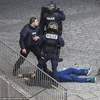 Cận cảnh đặc nhiệm Pháp bắt sống nghi can khủng bố Paris