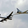 Máy bay ném bom chiến lược của Nga vượt ngàn dặm đánh IS