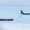 Trung Quốc "cay cú" vì B-52 bay sát đảo nhân tạo xây trái phép